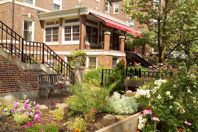 Senior living in convenient city location Senior living in convenient city location