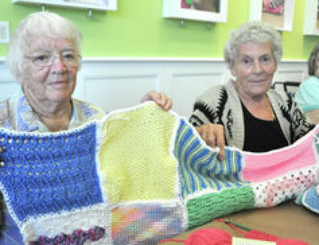 Knitters at CCSR Volunteering