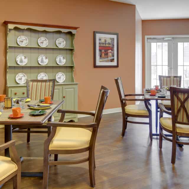 A photo of the Compass Memory Support Neighborhood dining room at Farmington Station