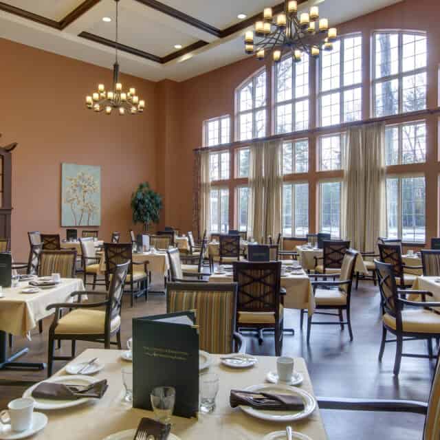 Dining at Farmington Station Senior Living