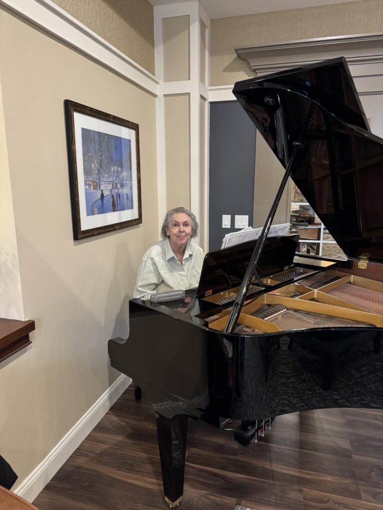 Woman sitting at a grand piano